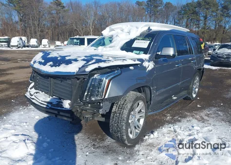 2018 Cadillac Escalade Luxury z USA, uszkodzony, nr VIN 1GYS4BKJ2JR179227